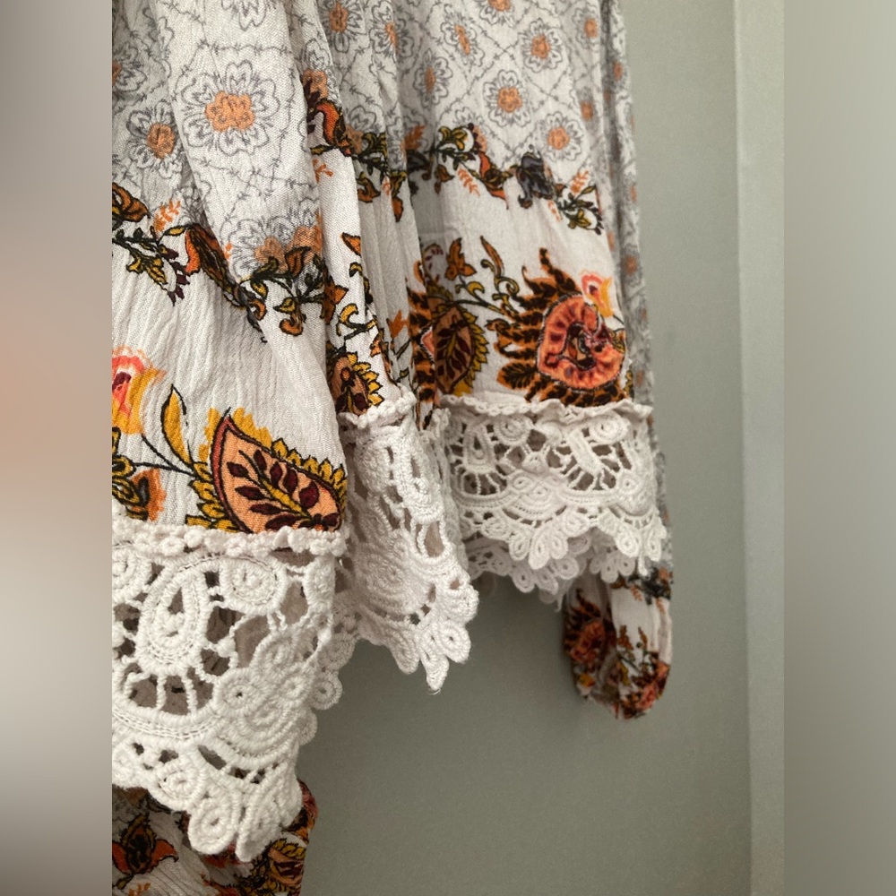 Altar’d State blouse - Picture 4 of 8